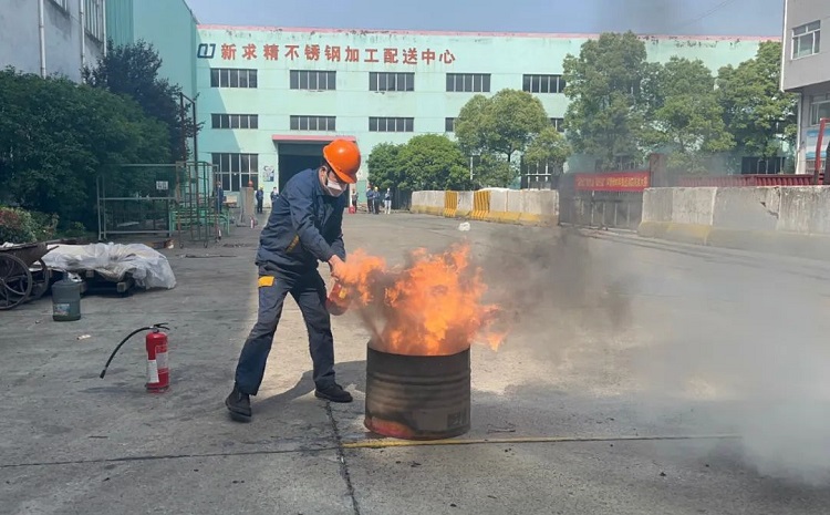 求精新材料集團旗下各單位多種形式慶?！拔逡弧眹H勞動節(jié)